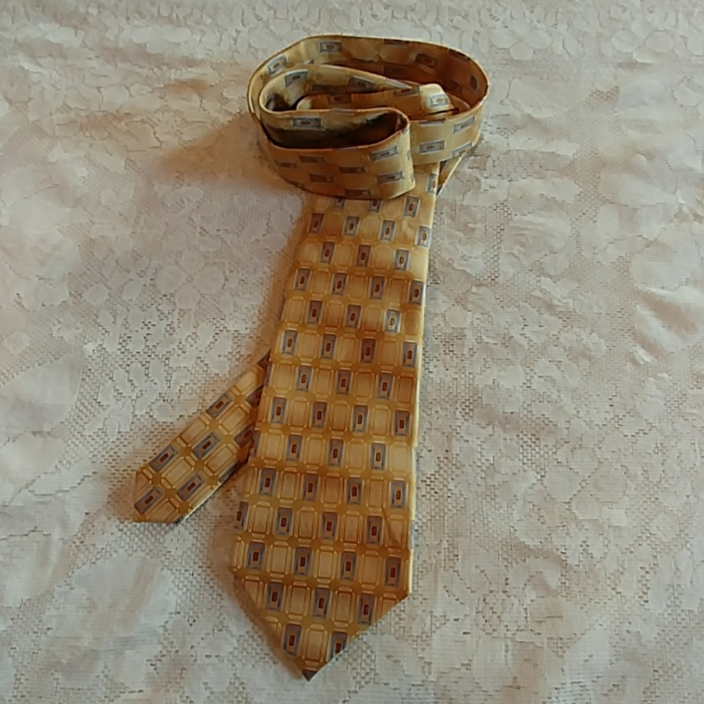 Yellow and blue tie
